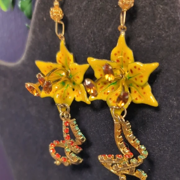Rare LATR Tiger Lilly Sculpted Vintage Earrings - Picture 7 of 10